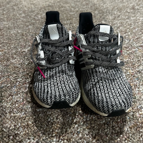 Youth Adidas Ultraboost - Picture 2 of 3